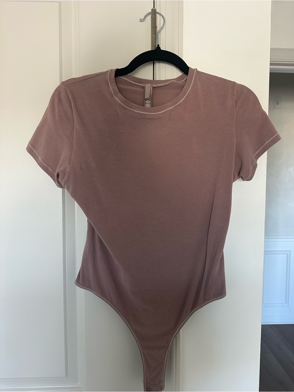 SKIMS Short-Sleeve Mauve Cotton Crewneck Bodysuit